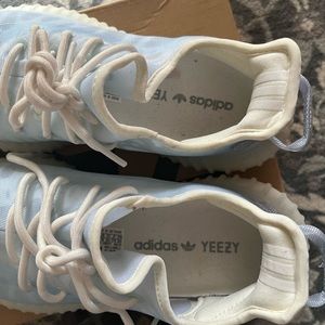 Like new with box Yeezy boost 350 V2 size mens 9.5